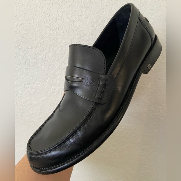 Authentic 100% LOUIS VUITTON Mens Shoes Black Loafers Size 7.5 LV fits 8.5 US - Picture 1 of 16